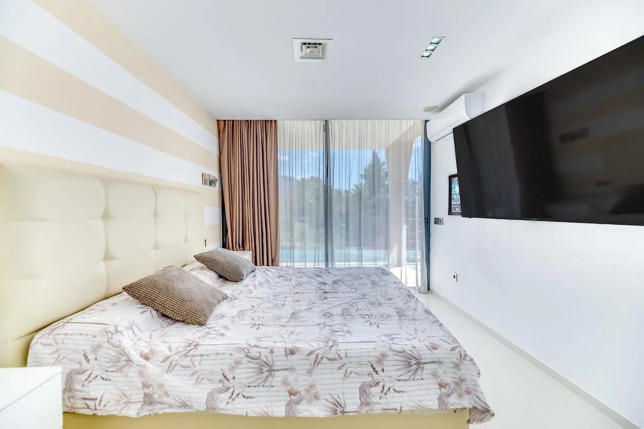 All About Villa Azur Marbella