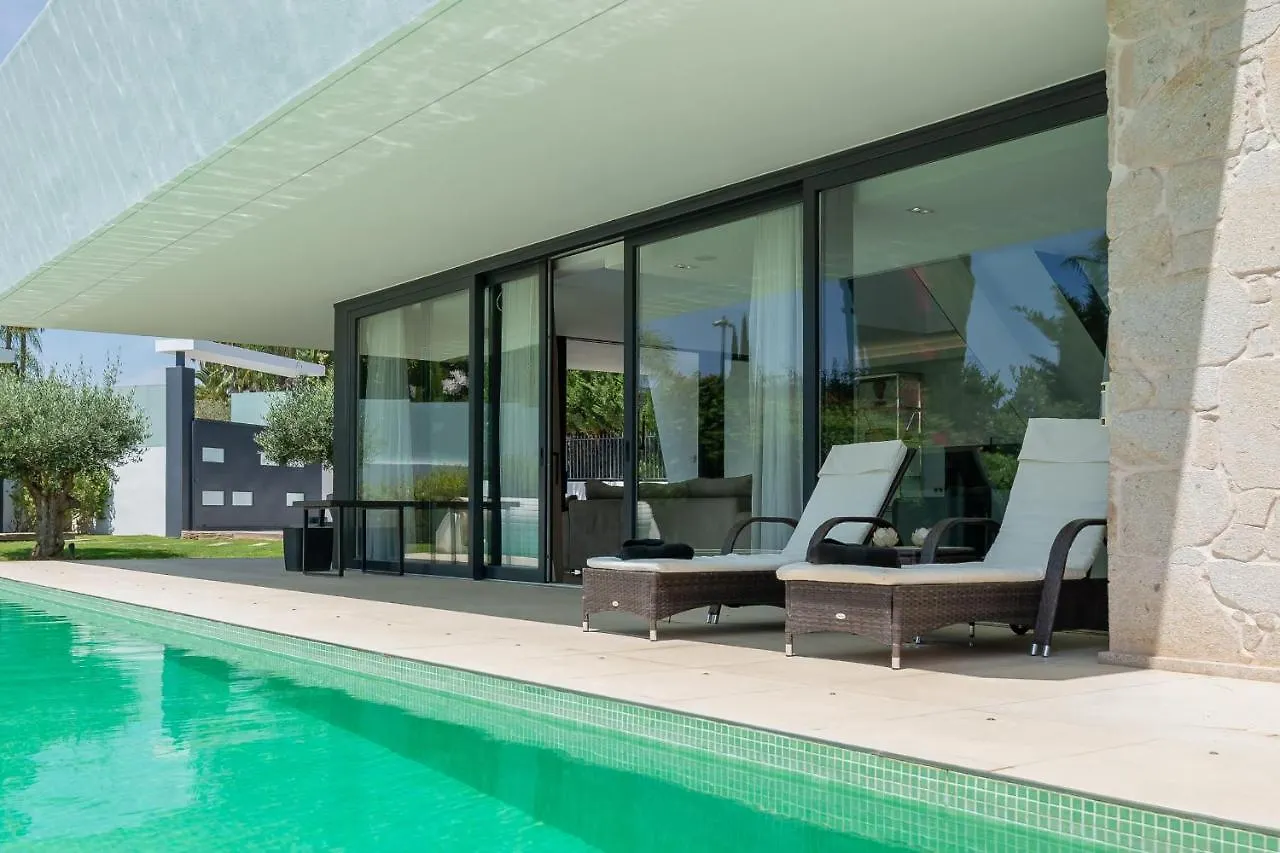 All About Villa Azur location