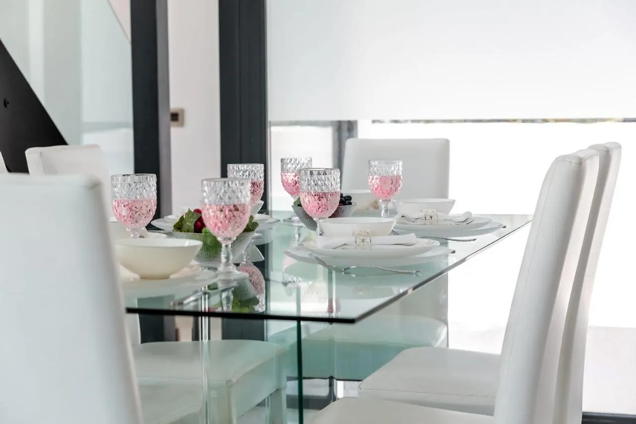 All About Villa Azur Marbella 0*,