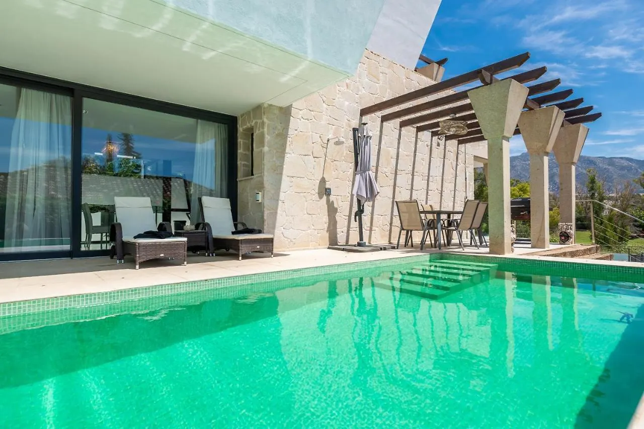 All About Villa Azur Marbella 0*,